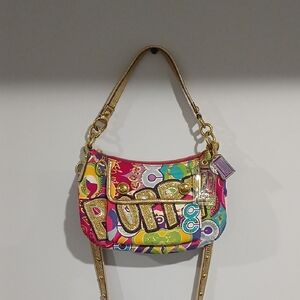 This is a Rare Vintage limited edition Coach Poppy Collection shoulder bag